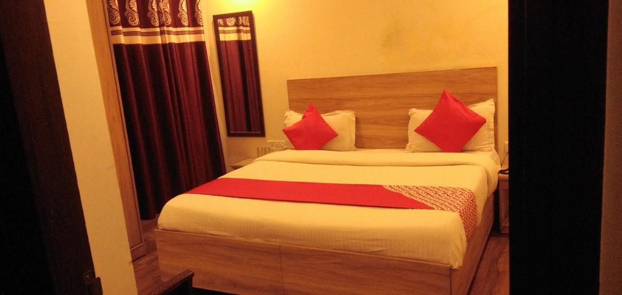 Hotel Golden Bliss At New Delhi Airport Exteriör bild