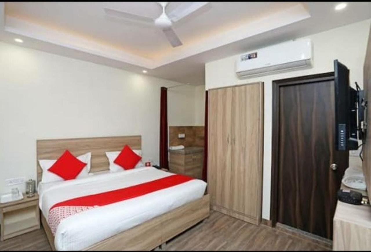 Hotel Golden Bliss At New Delhi Airport Exteriör bild