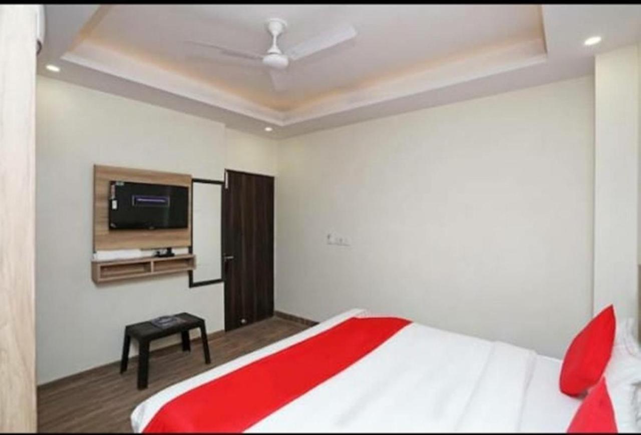 Hotel Golden Bliss At New Delhi Airport Exteriör bild