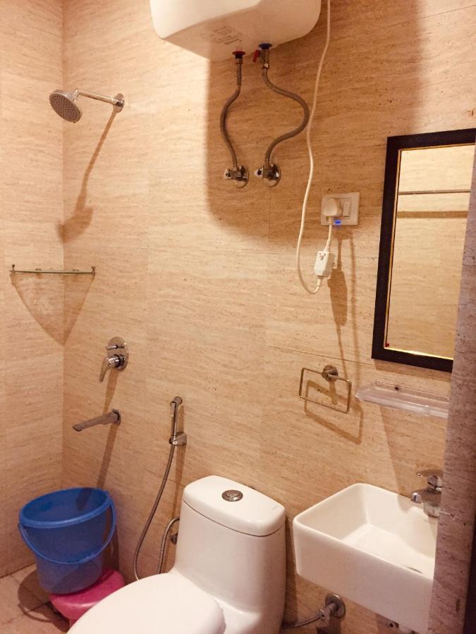 Hotel Golden Bliss At New Delhi Airport Exteriör bild