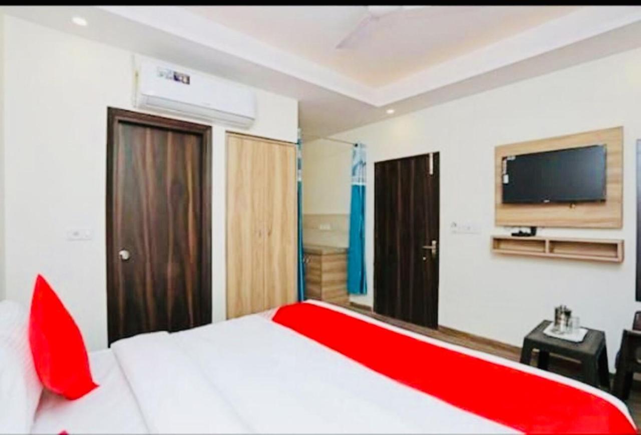 Hotel Golden Bliss At New Delhi Airport Exteriör bild