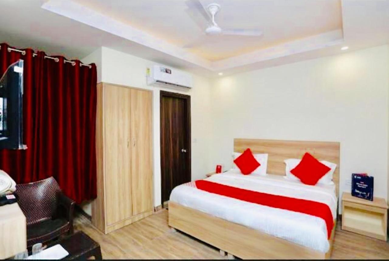 Hotel Golden Bliss At New Delhi Airport Exteriör bild