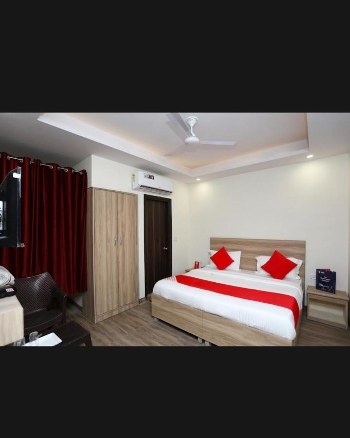 Hotel Golden Bliss At New Delhi Airport Exteriör bild